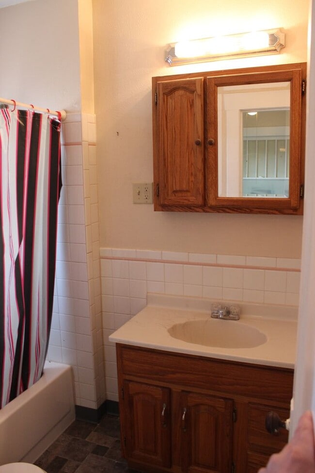 1407 Danforth Ave