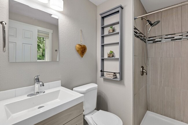 Photo - 1652 Index Ave SE