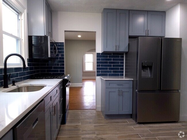 Building Photo - 92 Woodlawn St Rental