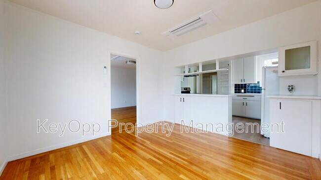 Photo - 2337 Judah St