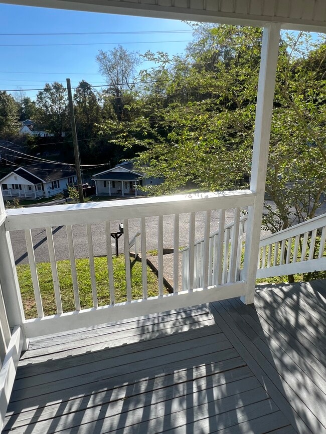 Photo - 649 Vance St