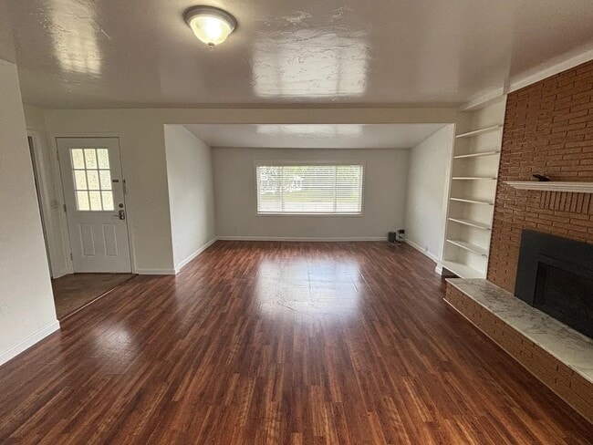 Photo - 239 E 6th Ave
