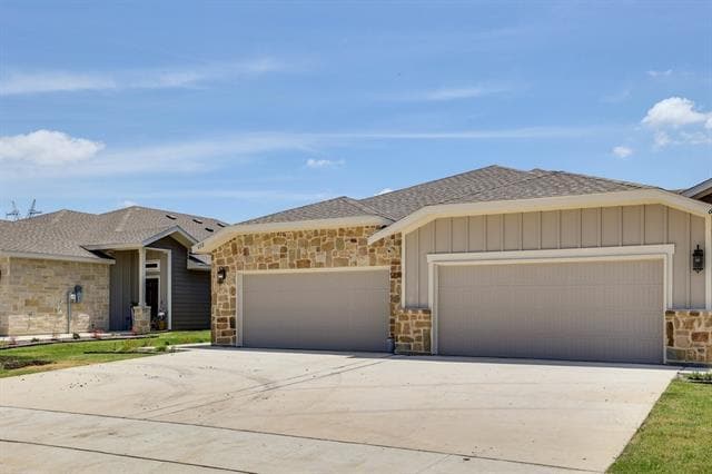 Photo - 652 Blackland dr