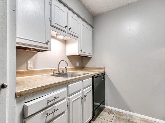 Photo - Avery Square Apartments