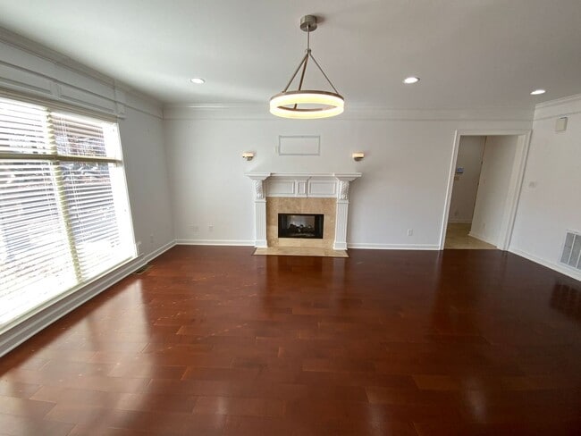 Photo - 123 Courts Ln