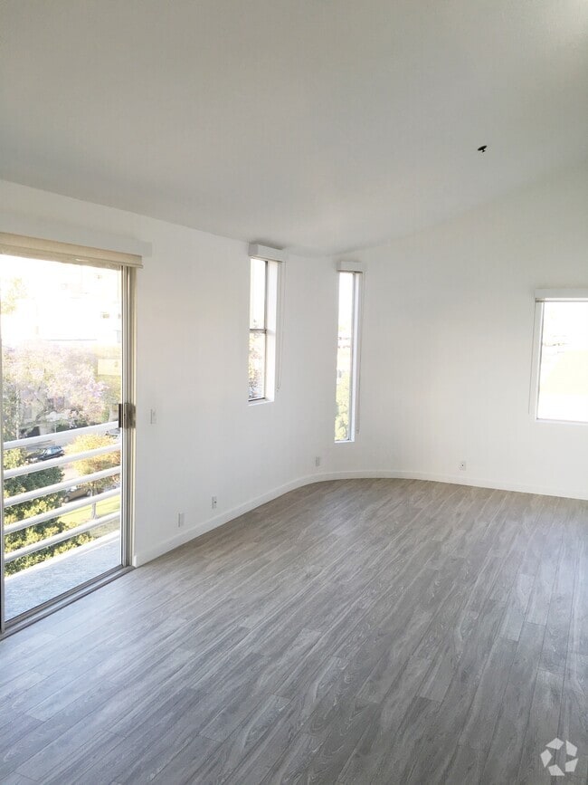 Building Photo - 8600 Burton Way Rental