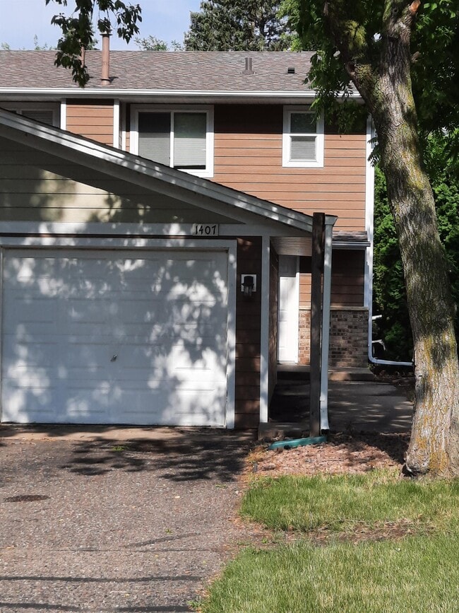 Building Photo - 1402 2nd Ave S Rental