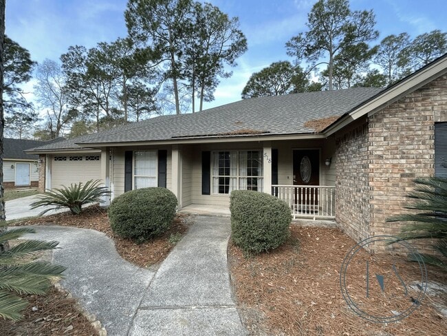 Photo - 518 Wellington Way