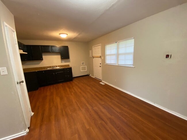 Photo - 3 bed 1 bath home located in Lawrence Town...