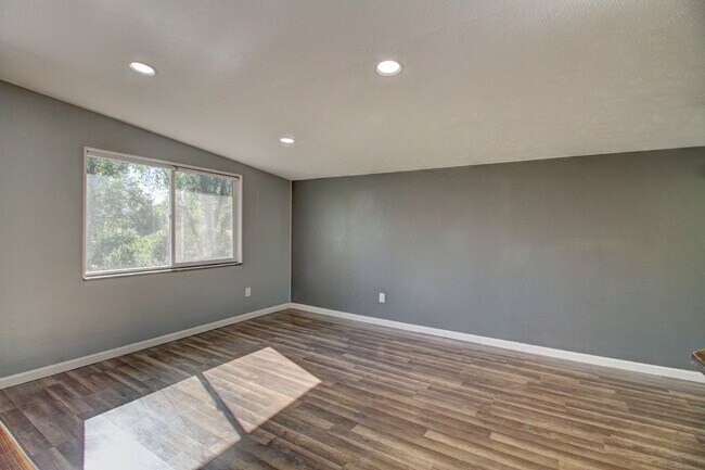 Photo - Remodeled 2 Bedroom in Lakewood! Great Loc...