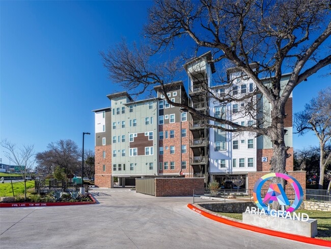 Photo - 1800 S I-35 Frontage Rd