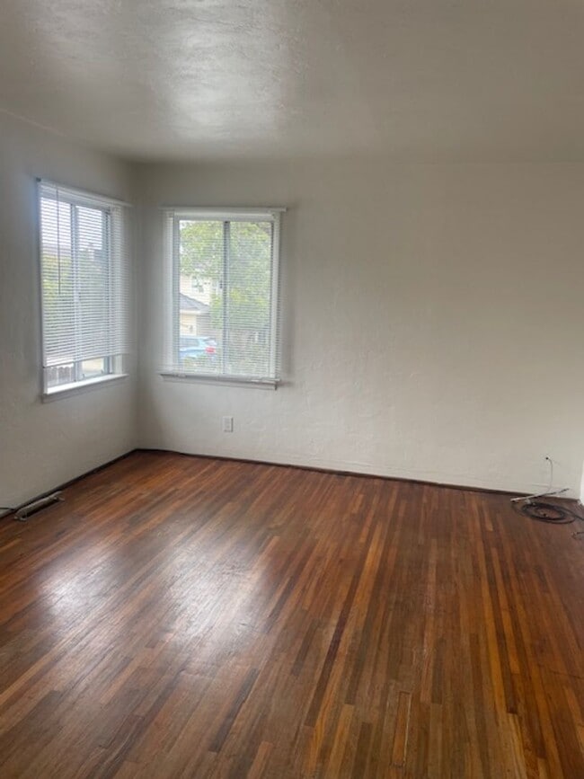 Photo - Spencer St. (823-825) Unit 823 Spencer Street