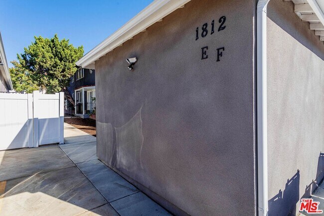 Photo - 1812 W Glenoaks Blvd