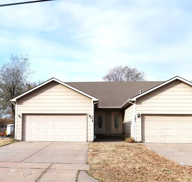 Building Photo - Beautiful and Spacious 4 Bedroom
