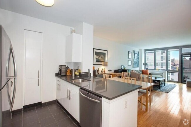 Building Photo - 1 bedroom in LONG ISLAND CITY NY 11109 Unit 816 Rental