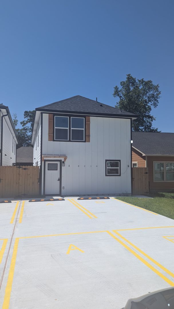 Photo - ? Stylish & Spacious 3-Bed Home  ?