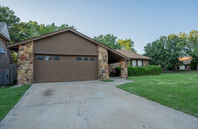 Photo - Great Location 3 Bed 2 Bath Home For Rent