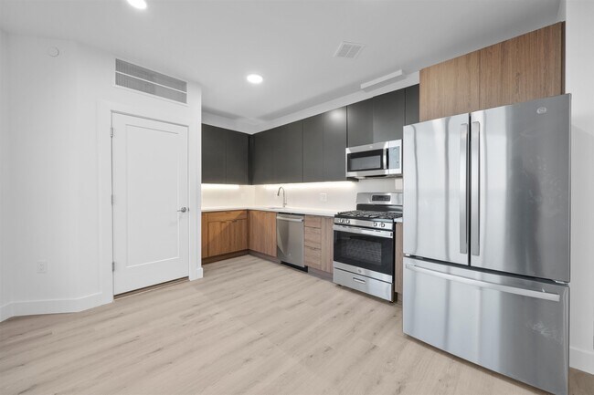 Photo - 17 AVENUE E Unidad 307