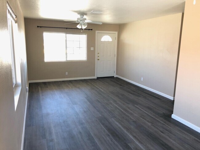 Photo - 5008 Sierra Madre Dr
