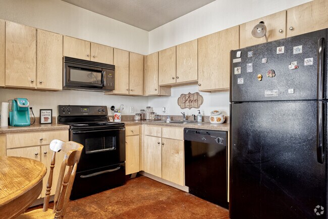 2BR, 2BA - 900 SF - B