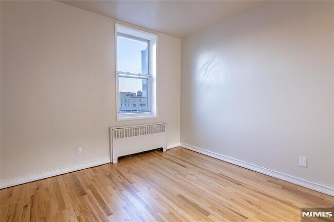 Photo - 2160 Center Ave Unit 4P