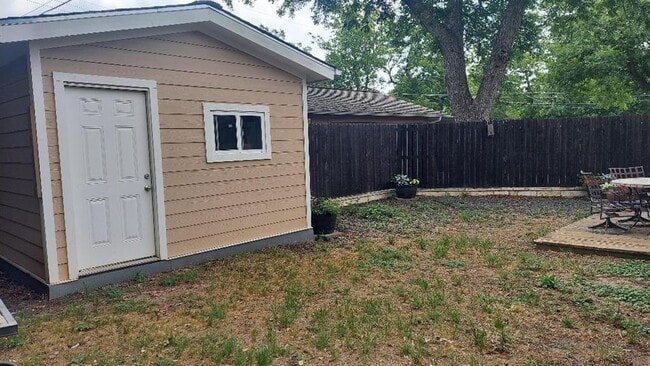 Photo - 1807 Barbara St