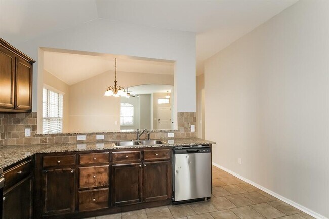 Photo - 613 Talon Dr