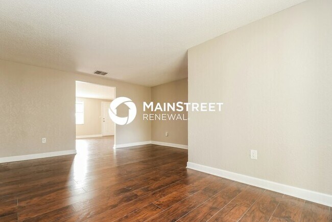 Photo - 3 Bedroom Pet-Friendly Home in New Port Richey, FL with Main Street Renewal