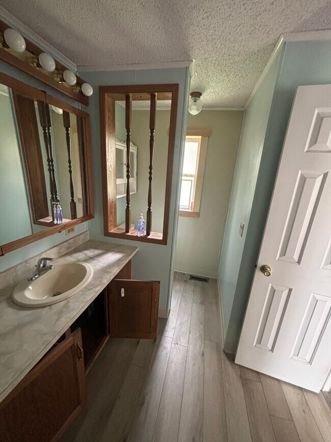 Photo - 613 Cushing Rd