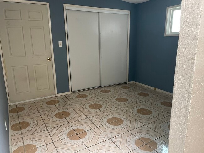 Building Photo - 4258 W 102nd St Rental