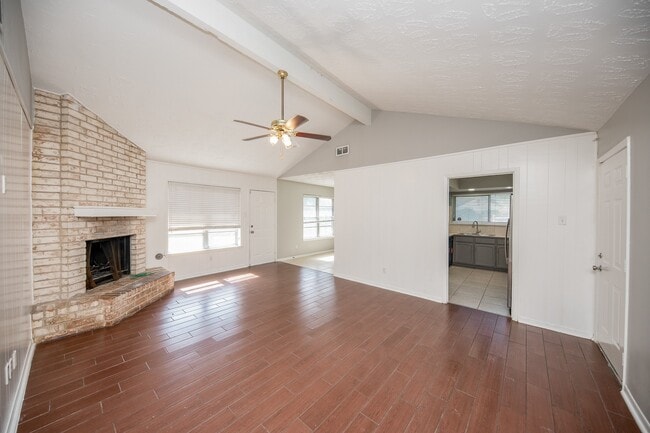 Photo - 6835 Castleview Ln