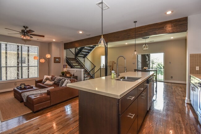 Photo - 4418 Koehler St