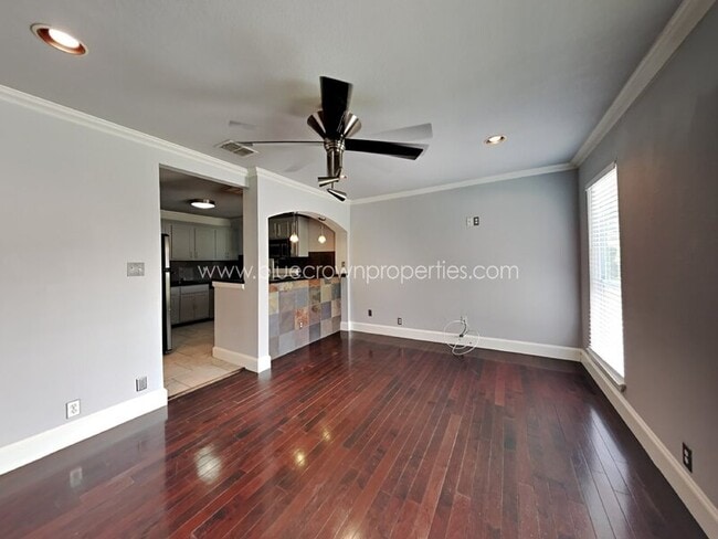 Photo - 2320 Cass St