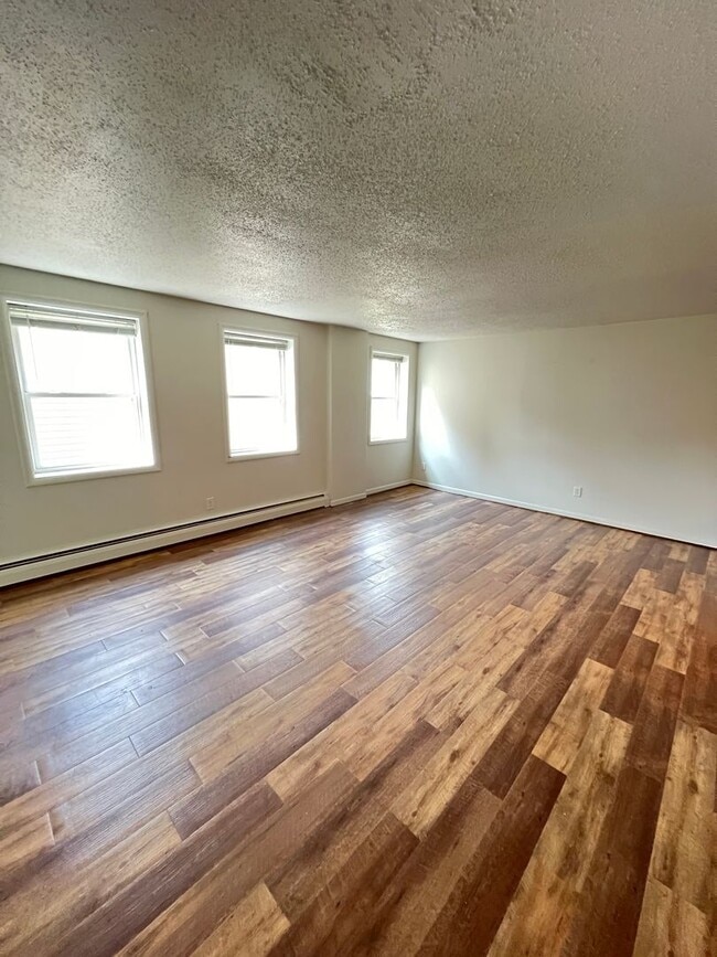 Photo - Spacious 1 Bedroom Apartment! Available August 1st Unit 1516 N 16th St - 3