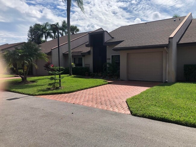 Building Photo - 6746 Versailles Ct Rental