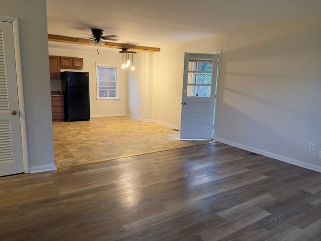 Photo - Cute house with a fenced in yard!