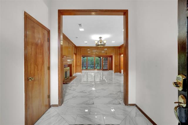 2105 Rolling Oak Ln