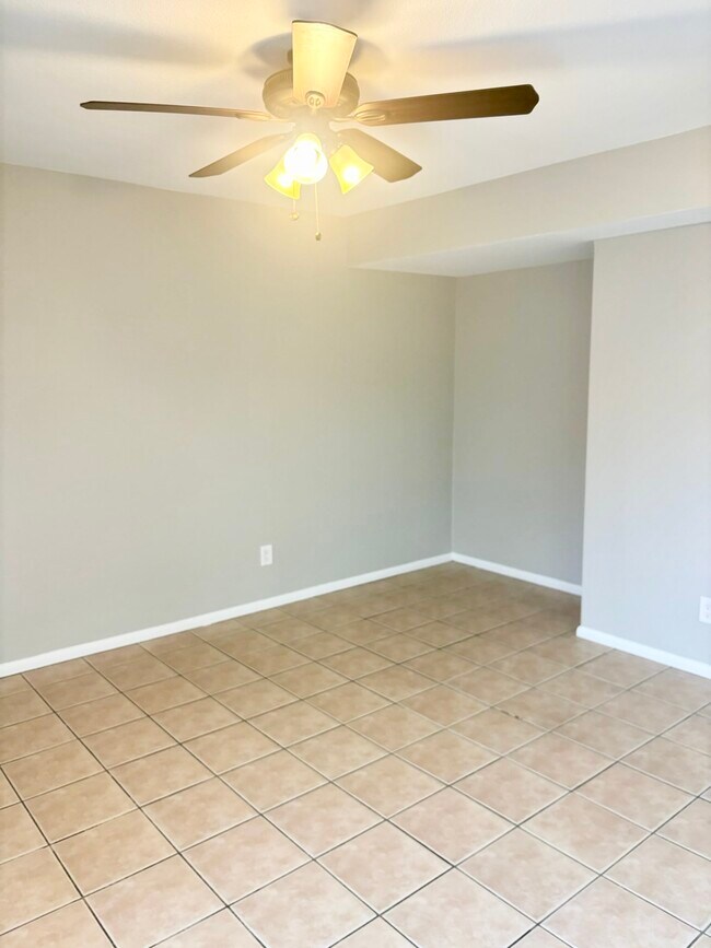 Photo - 9014 E Lehigh Ave