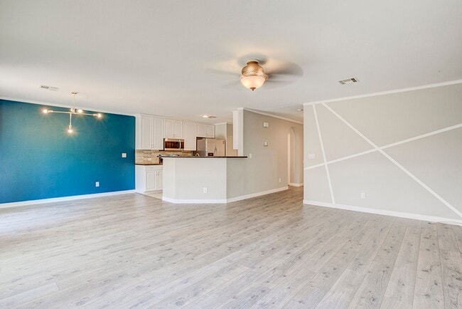 Photo - Status: Accepting Applications