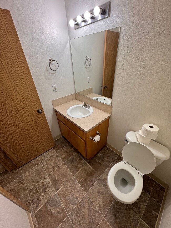 Photo - Spacious 3-Bed, 2.5-Bath Duplex for Rent in Longview