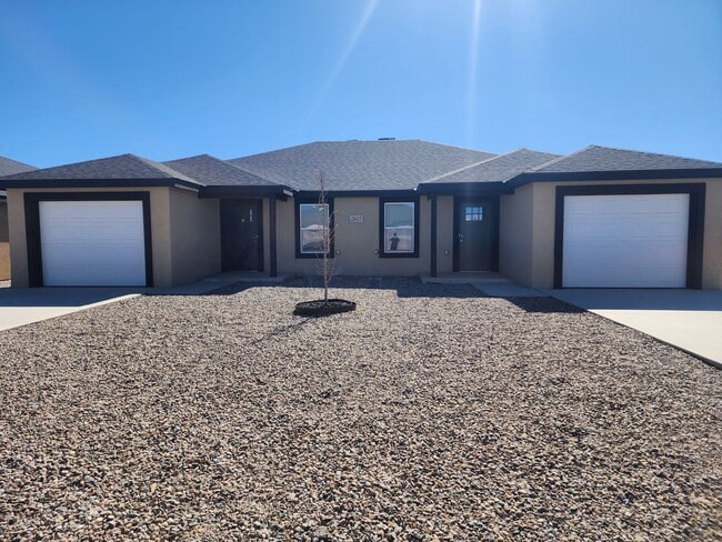 Building Photo - 2617 Aldrich Rd Unit Apt B