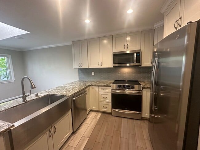 3 Bed/2 Bath- Beautifully Updated Townhome... - 3 Bed/2 Bath- Beautifully Updated Townhome...