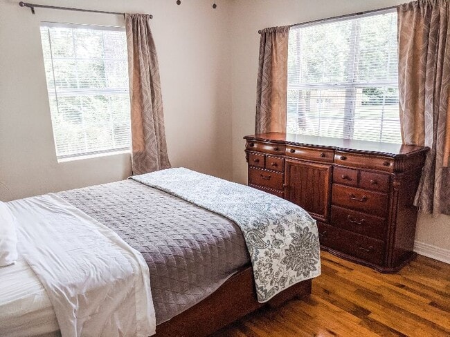 Photo - 1507 Dacron Dr