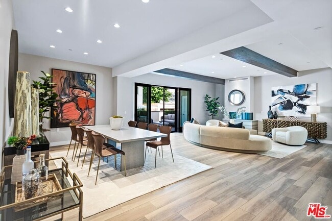 Photo - 160 N La Peer Dr Unidad 205