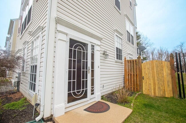Amazing 3 BR/2.5 BA Townhome in Randle Hei... - Amazing 3 BR/2.5 BA Townhome in Randle Hei...