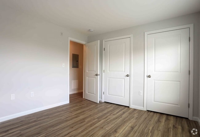 BEDROOM 1BR - Bridge Street Commons