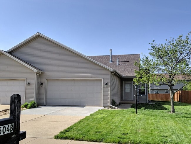 Well Cared For Condo In Savoy - Well Cared For Condo In Savoy