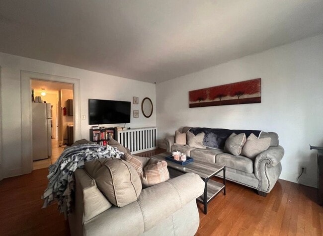 Photo - 1529 N Van Buren St Unit B