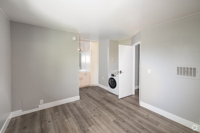 1BR, 1BA - 541SF - Bedroom