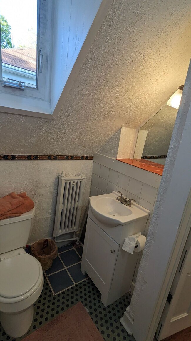 Photo - 125 H St